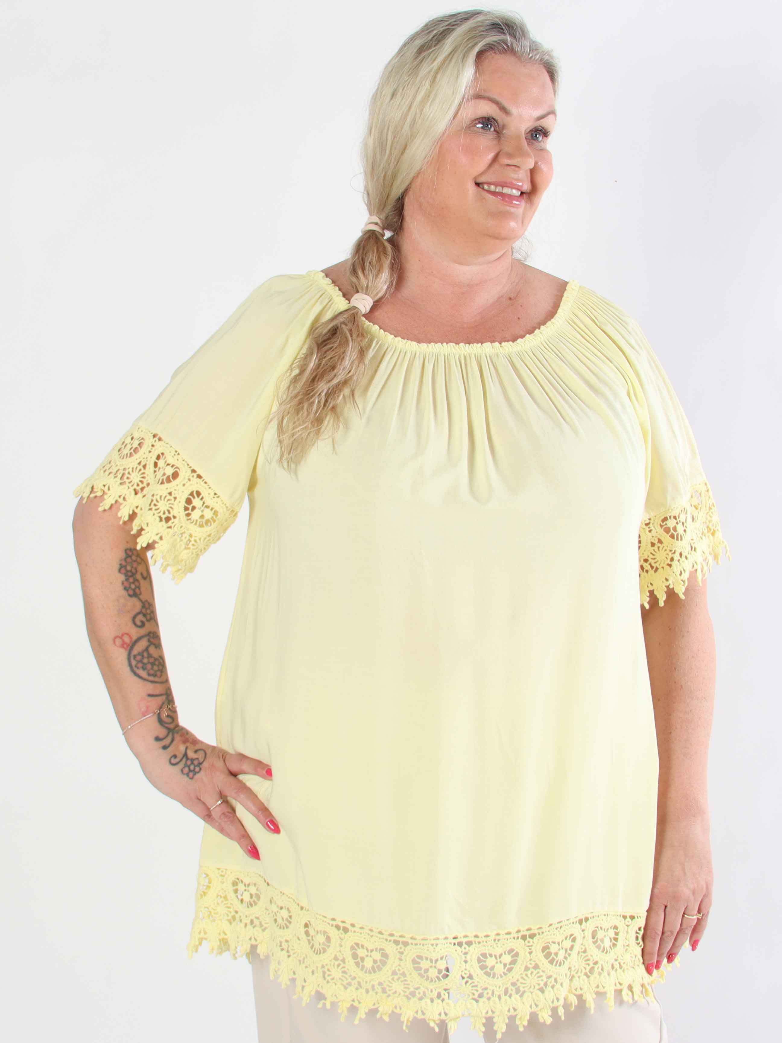 Carnelia - Tunikaklänning i viskos i plus size med broderade kanter